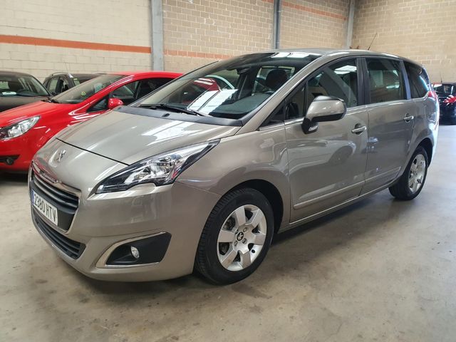 Peugeot 5008 2013