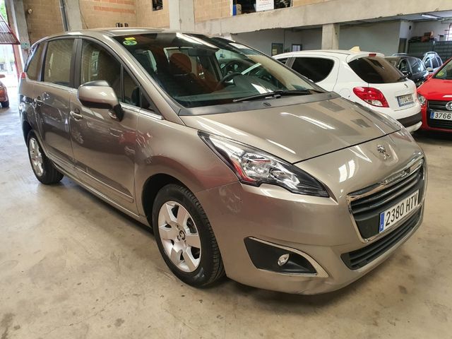 Peugeot 5008 2013