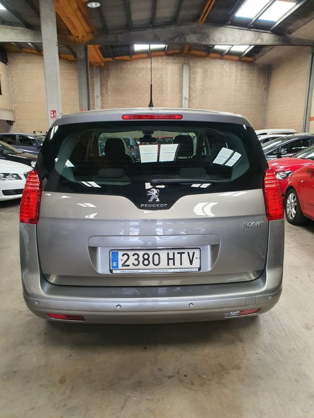 Peugeot 5008 2013