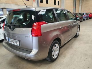 Peugeot 5008 2013