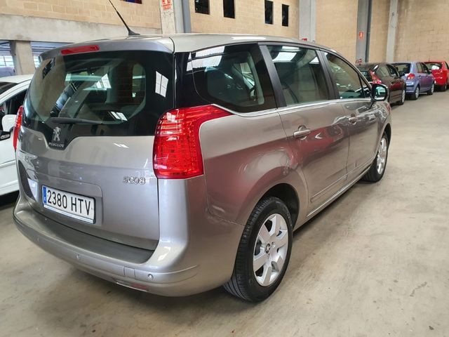 Peugeot 5008 2013