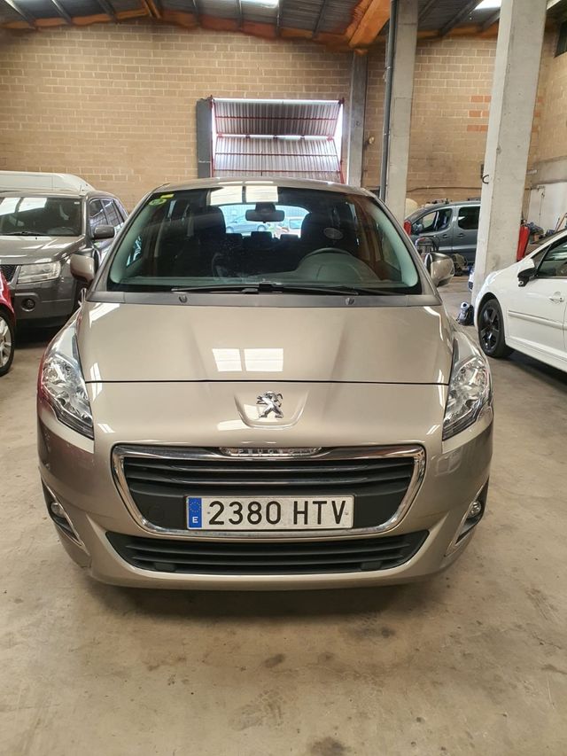 Peugeot 5008 2013