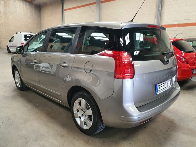 Peugeot 5008 2013