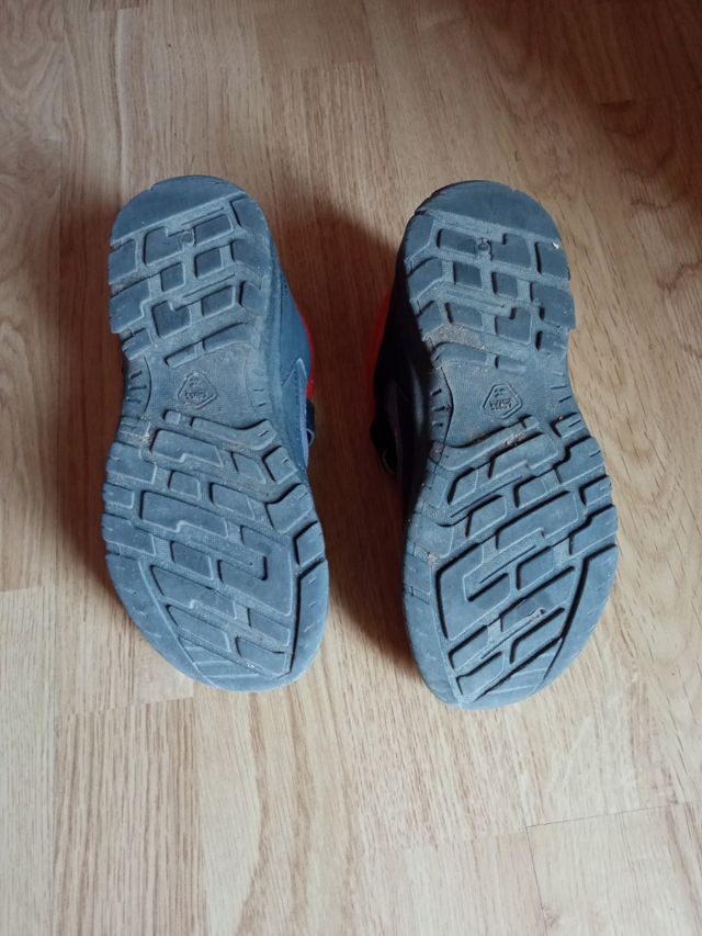 calzado, botas montaña o andar número 31 ó 34 