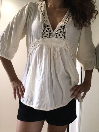 Blusa blanca. SFERA. L