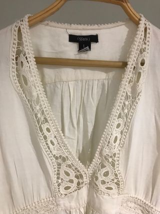 Blusa blanca. SFERA. L