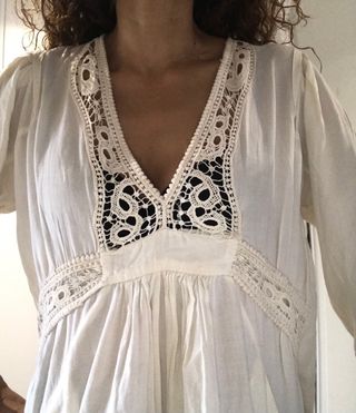 Blusa blanca. SFERA. L