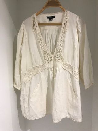 Blusa blanca. SFERA. L