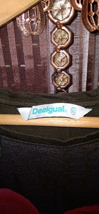 camiseta desigual 