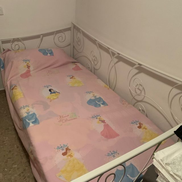 Cama de hierro nueva