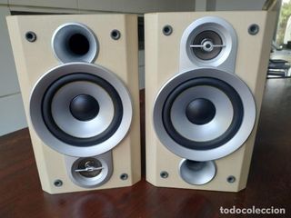 Un equipo de música compacto 50W marca JVC