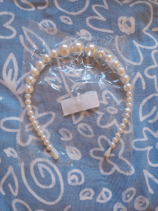 Diadema de perlas adaptable