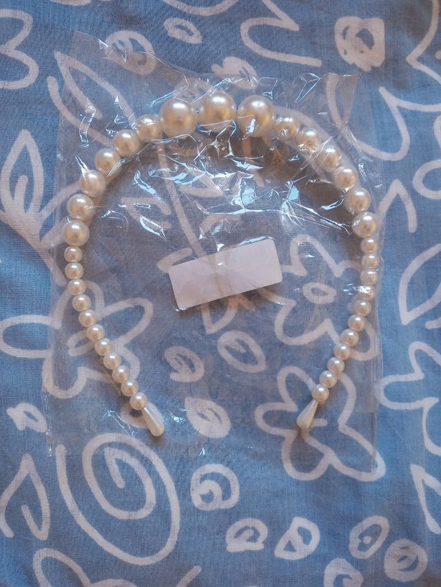 Diadema de perlas adaptable