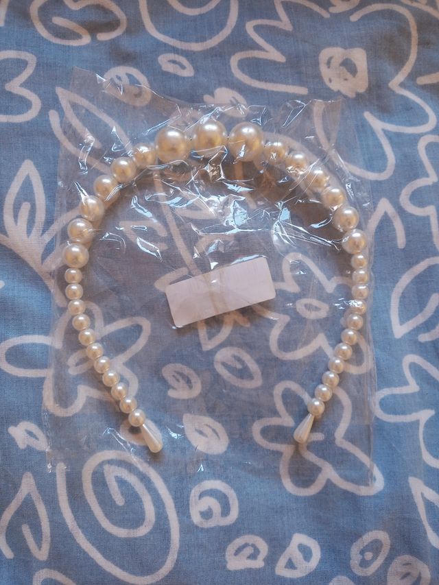 Diadema de perlas adaptable