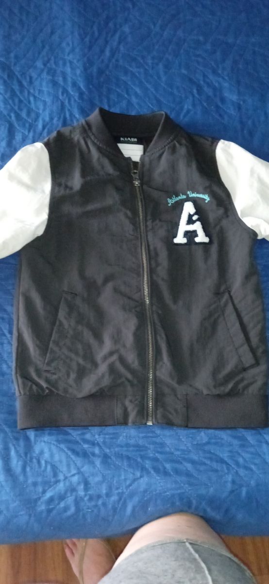 Giubbino bambino mezza stagione kiabi. Tg.126-131