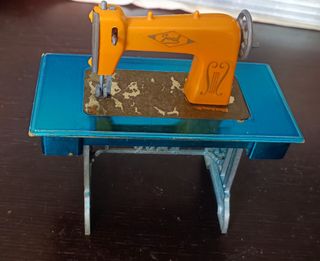 Maquina coser juguete antigua Joal,por 20€