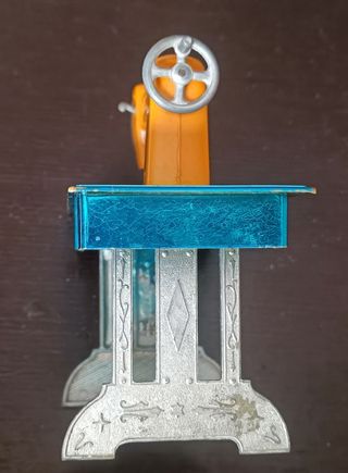 Maquina coser juguete antigua Joal,por 20€