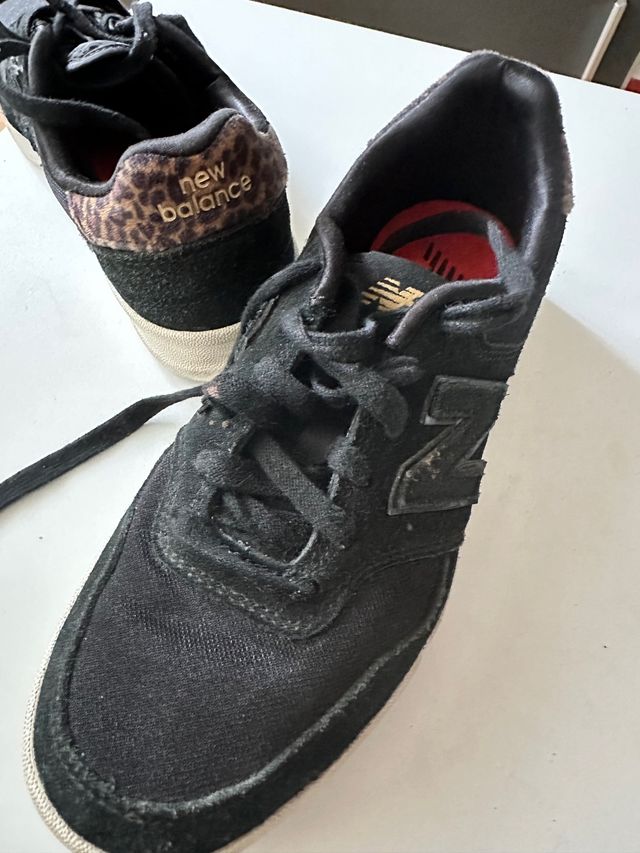 Zapatillas negros con animal print new balance