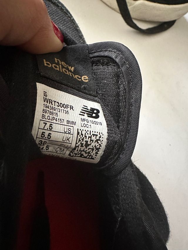 Zapatillas negros con animal print new balance