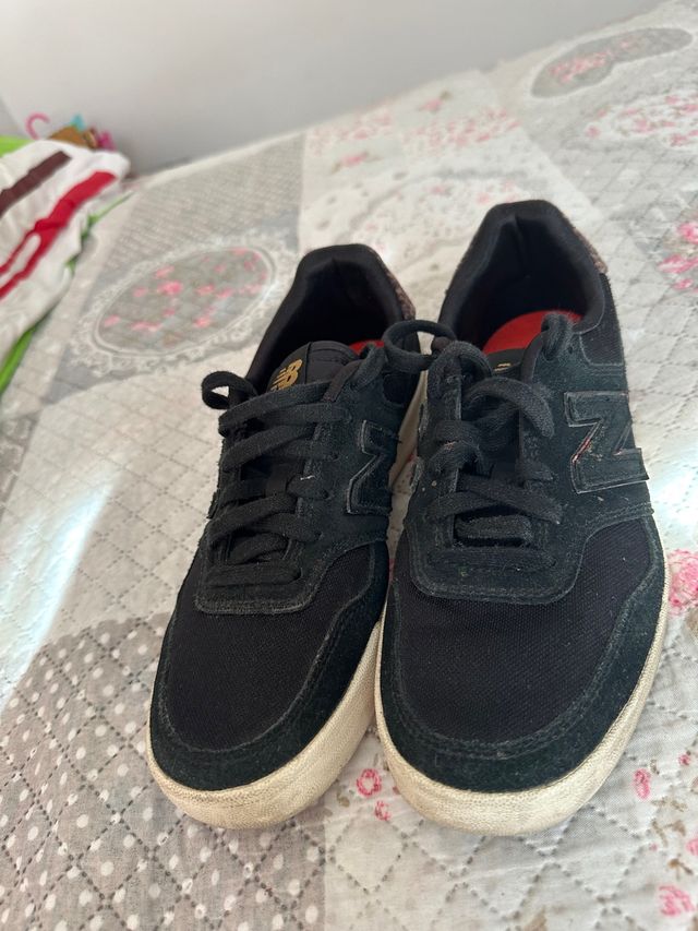 Zapatillas negros con animal print new balance