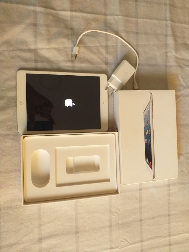 iPad,con caja y cargador