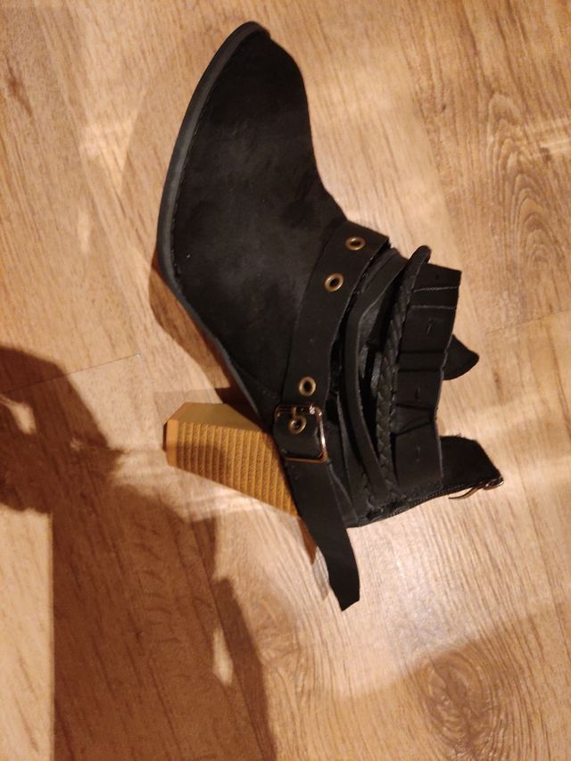 2 BOTINES NUEVOS! 38 marrones y negros