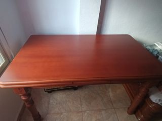 Mesa y sillas madera