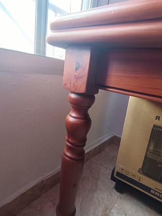 Mesa y sillas madera