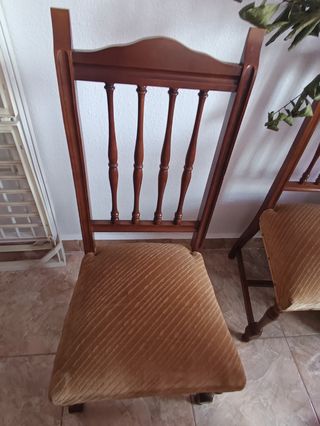 Mesa y sillas madera