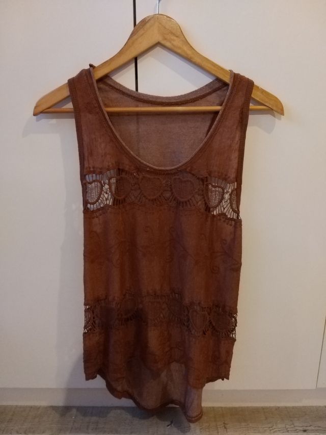 camiseta sobrepuesta