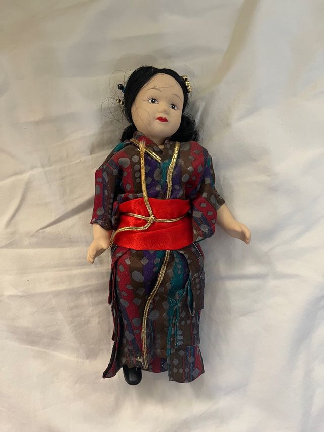 Bambole in porcellana del mondo (16 unità)