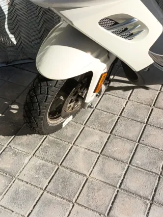 Moto eléctrica 125cc recién revisada (400€)