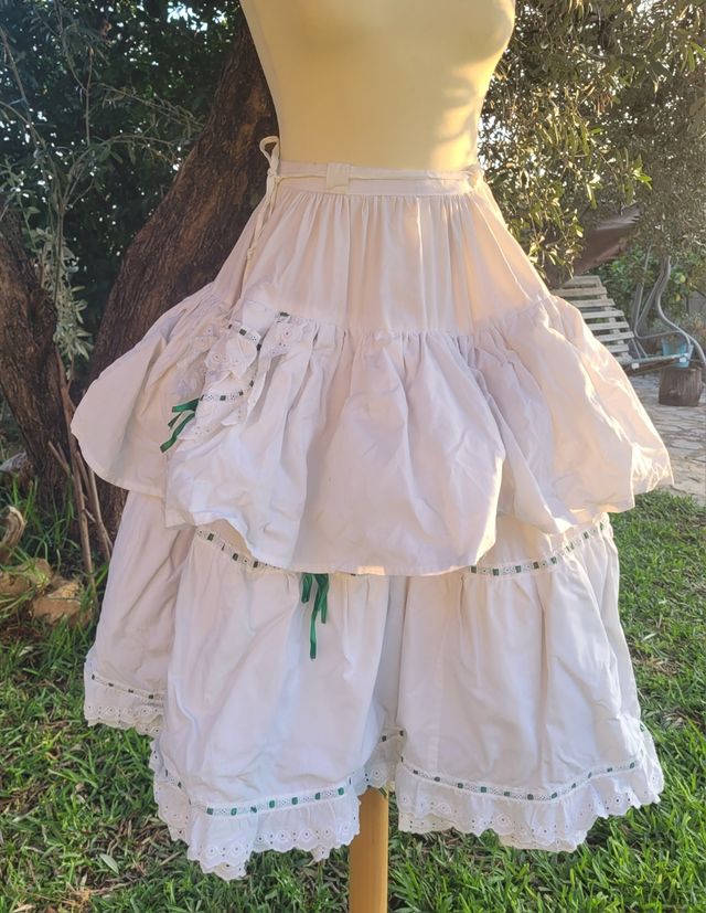 Enagua almidonada. Enagua para trajes regionales.