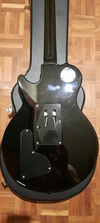 Hamer Mónaco XT Series con Floyd Rose y estuche.