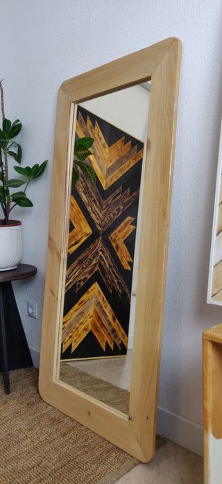 DAVEN: Espejo con marco de madera