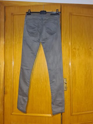 Pantalón vaquero recto verde Stradivarius