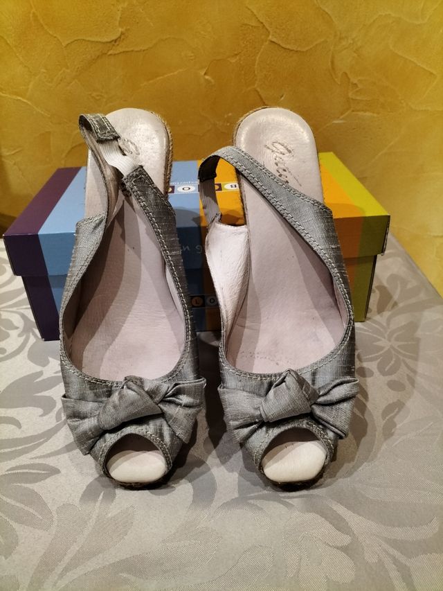 Sandalias esparto talla 40 gris plata cuña.
