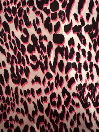 Falda print animal rosa y negro.