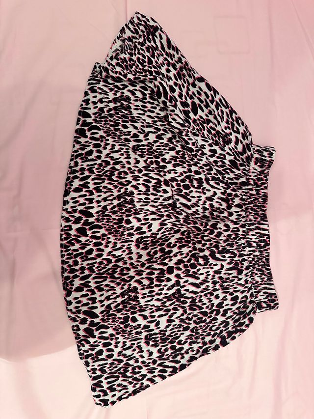 Falda print animal rosa y negro.