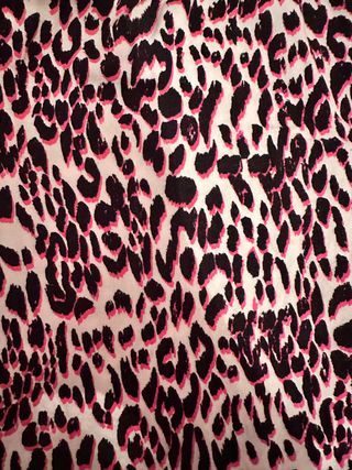 Falda print animal rosa y negro.