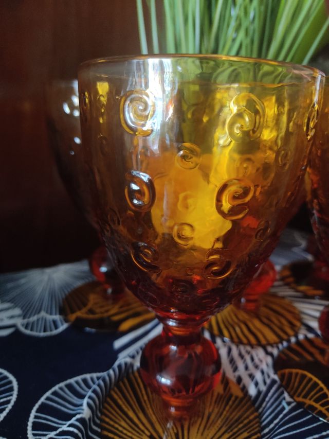 juego de copas de color caramelo