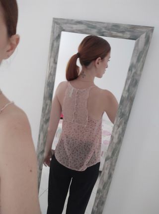 blusa tirantas semi transparente