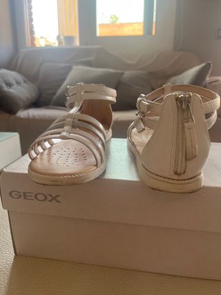 Sandalias Geox impecables. De piel