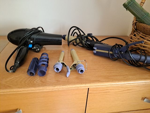 secador y plancha con arcesorios