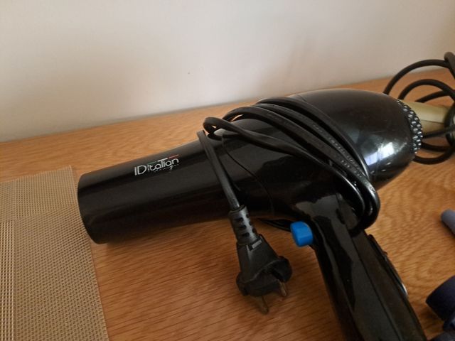 secador y plancha con arcesorios