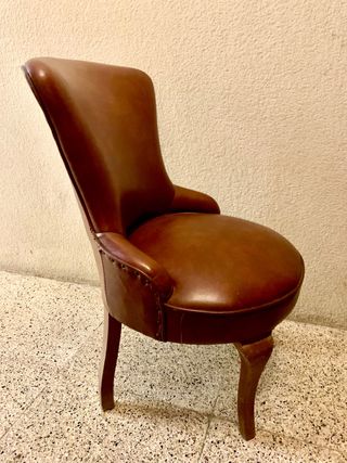 Silla vintage tapizada en cuero marrón