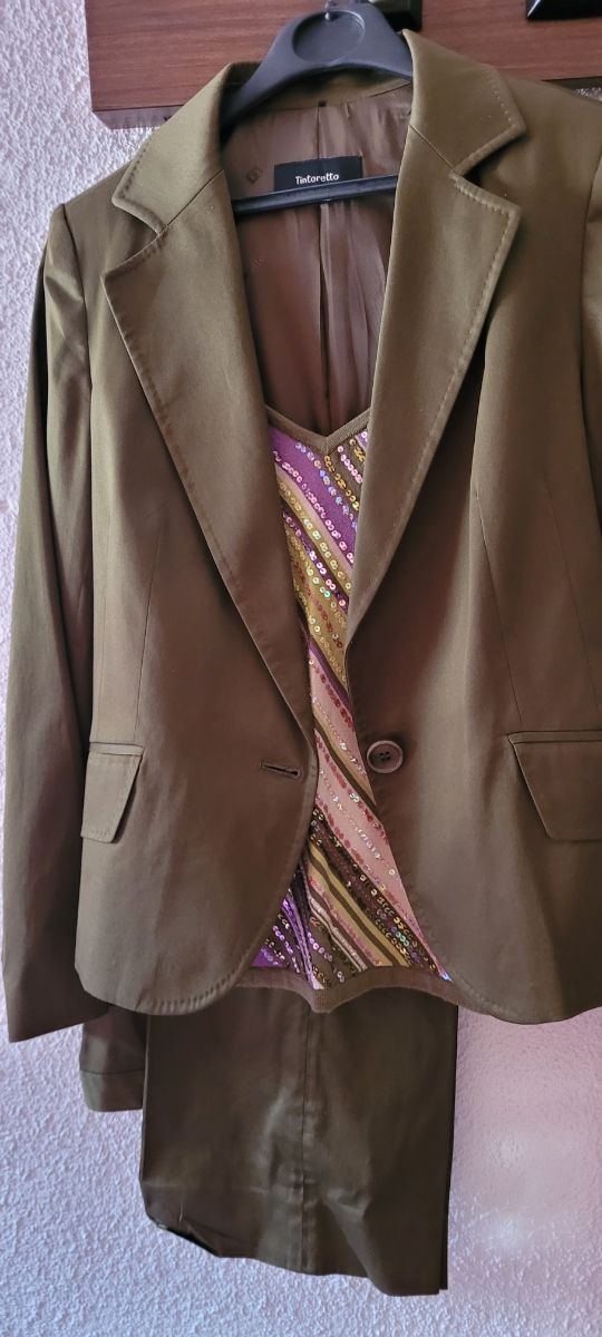 Traje satinado verde militar