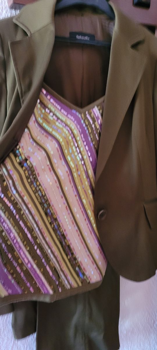 Traje satinado verde militar