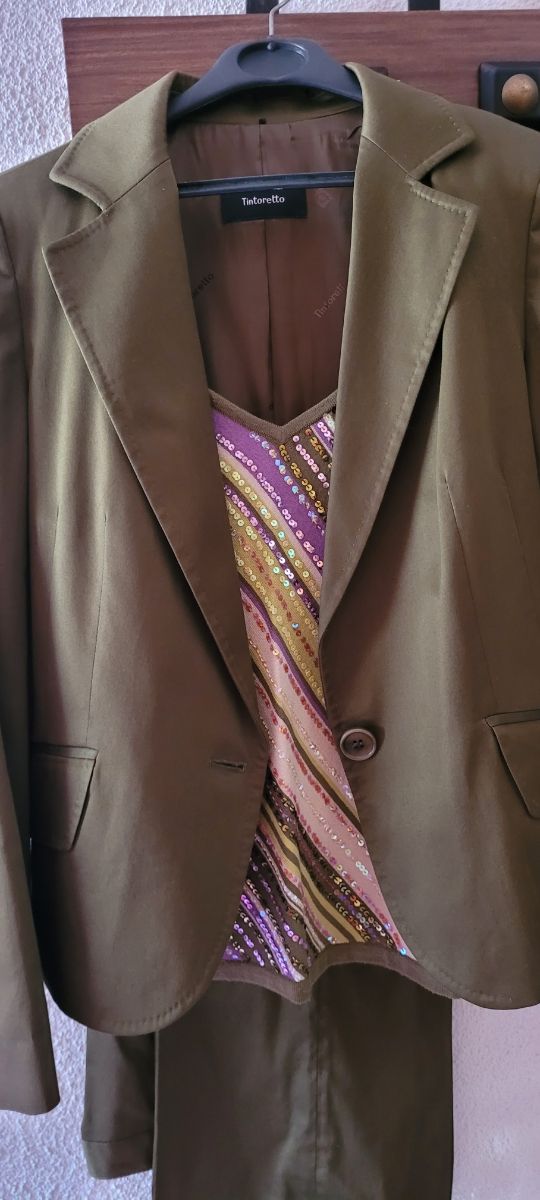 Traje satinado verde militar