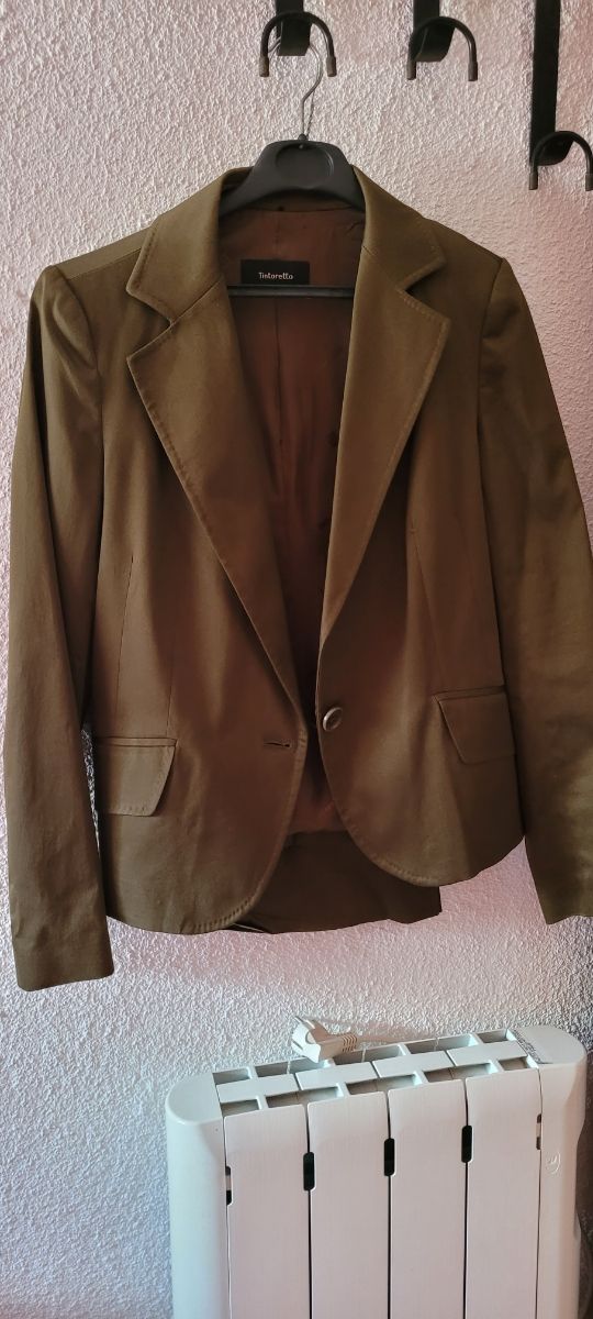 Traje satinado verde militar